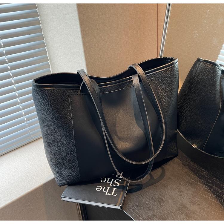 

Сумка женская 2024 года, новая модель, популярная в этом году, вместительная сумка-тоут, повседневная и универсальная сумка для студентов колледжей чёрный