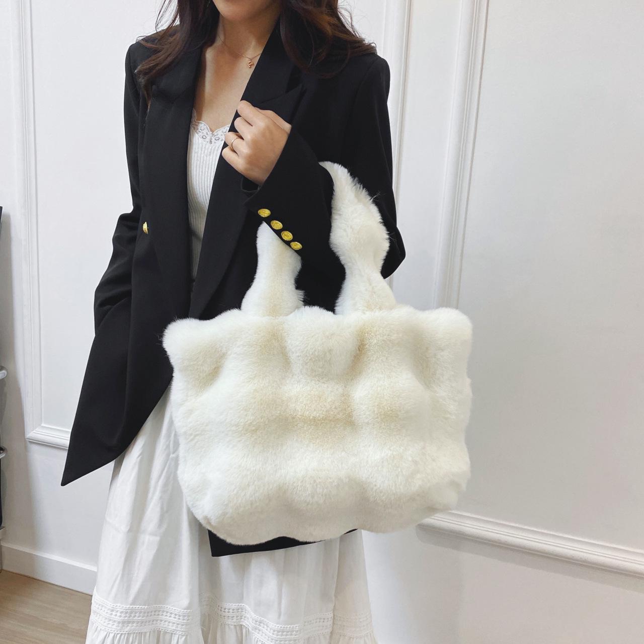

Autumn Winter Korean Fashion Plush Handbag - Cute & Versatile Shoulder Bag 39*10*29 cm