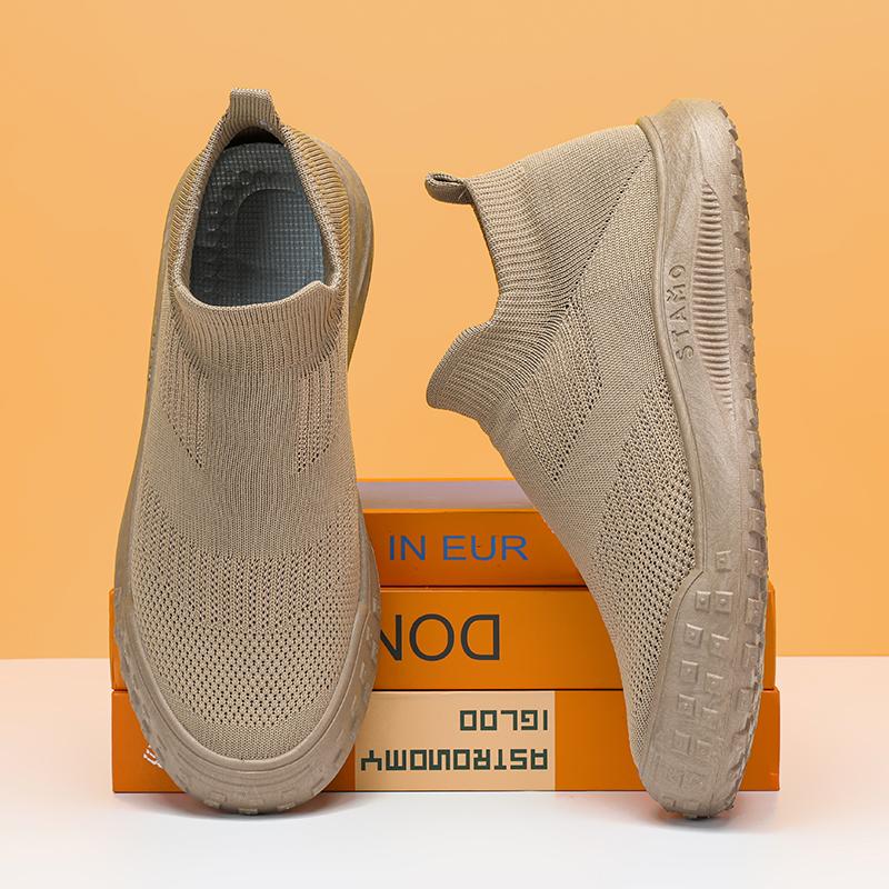 

Men s shoes summer mesh breathable one-pedal fly-woven socks shoes men s sports non-slip and wear-resistant work labor insurance tide shoes 44 коричневий