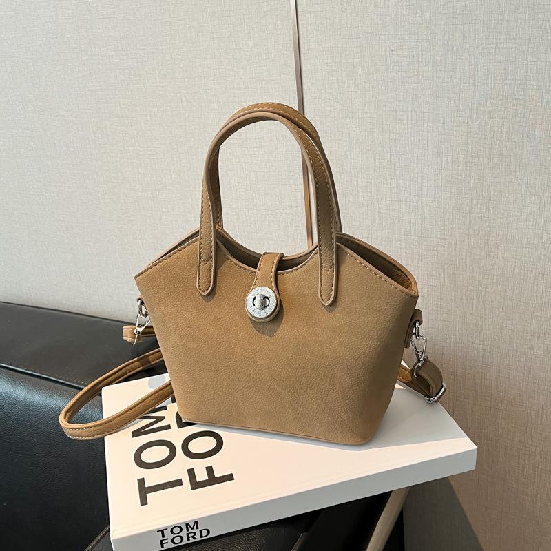 Retro bag women's large-capacity autumn new niche messenger bag casual portable commuter bucket bag
