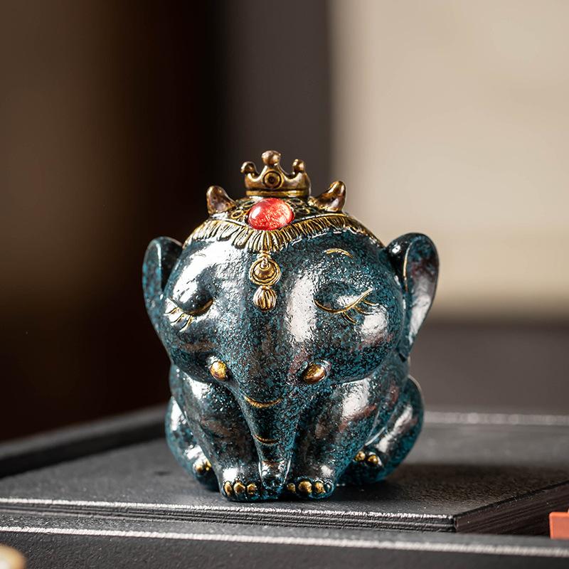 1PC Resin Small Elephant Tea Pet High Temperature Discoloration Tea Set Accessories Tea Table and Tray