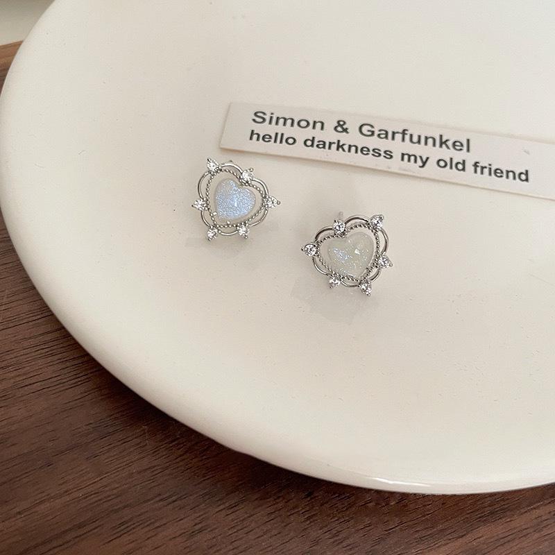 Elegant 2024 Colorful Heart Stud Earrings – Niche Design with Mermaid Pearl Accents