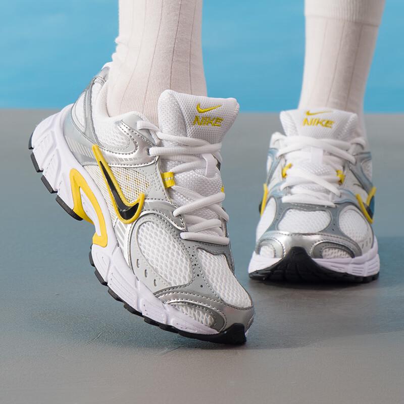 Nike Women's V5 RNR Series Casual Shoes