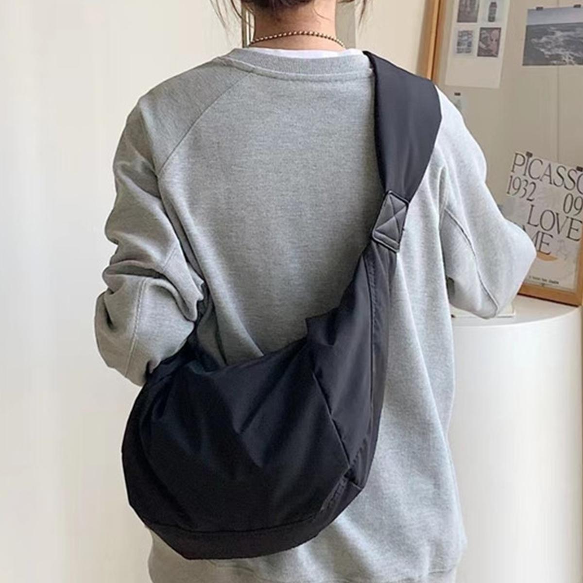 

Fashionable casual large capacity nylon ladies shoulder bag Korean style tramp bag youth crossbody bag.-zmt 45x20x16cm чёрный