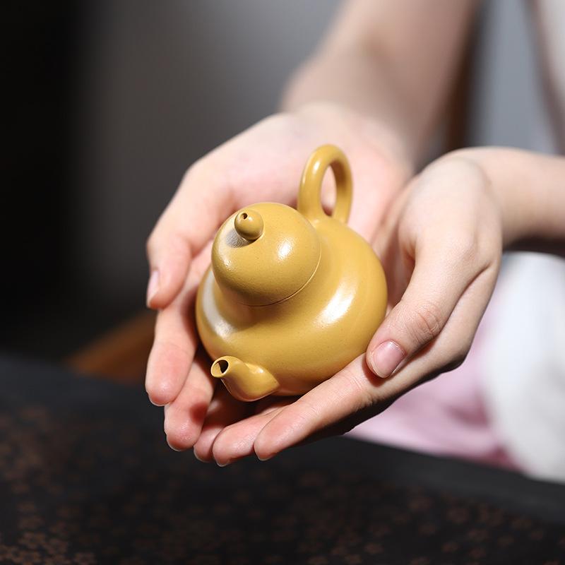 100ml Chinese Yixing Purple Clay Teapot Small Capacity Kettle Master Handmade Tea Pot Beauty Tea Infuser Raw Ore Zisha Tea Set