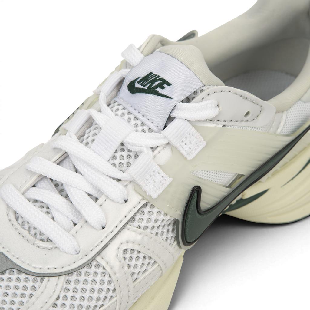 Nike V2K Run da Donna Sneakers Bianco Polvere di Fotoni Tinta Platino FD0736-101