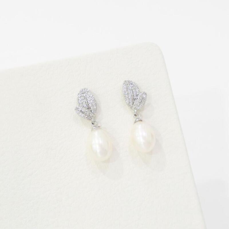 

Raindrop oval silver needle pearl earrings with cubic zirconia gold