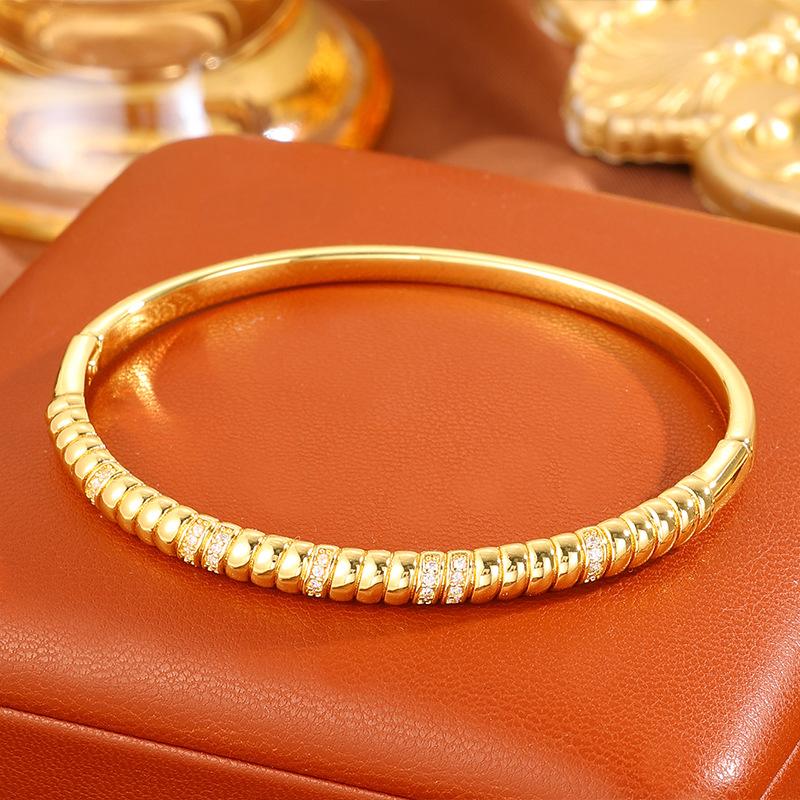 Copper gold-plated zircon inlaid snake women's fashion trend does not fade light luxury
