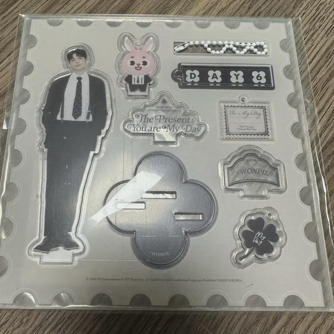 

Набор акриловых карандашей Daysix нераспечатан!