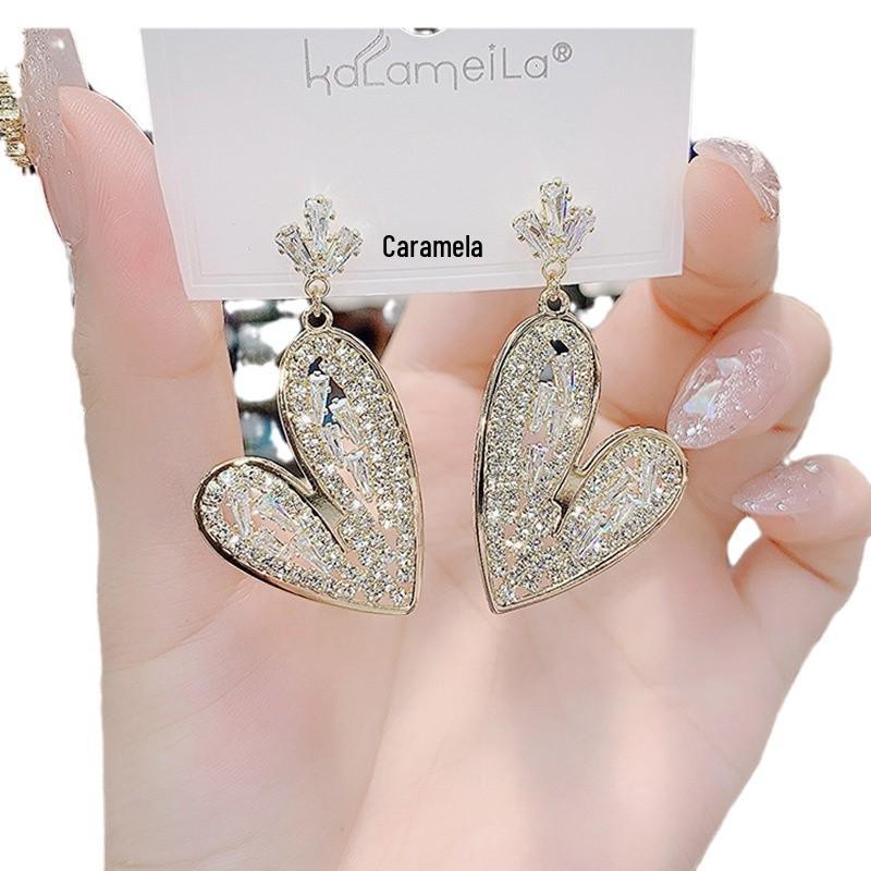 Elegant Hollow Heart Earrings for Women - Chic and Unique Statement Fashion Jewelry