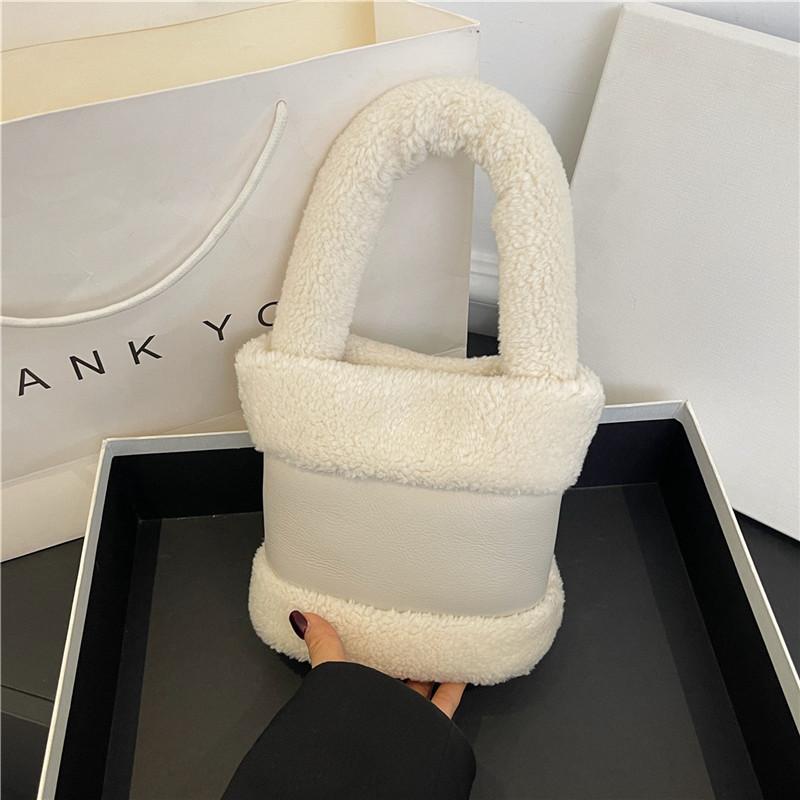 

Сумка Mao Mao женская 2024 года, новая осенне-зимняя плюшевая сумка-ведро, нишевый дизайн, модная портативная милая сумочка белый