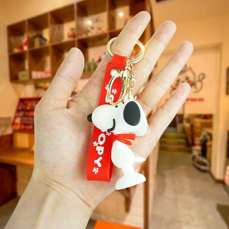 Очаровательный плюшевый брелок Snoopy, популярный мультяшный брелок, идеально подходит для подарков парам красный