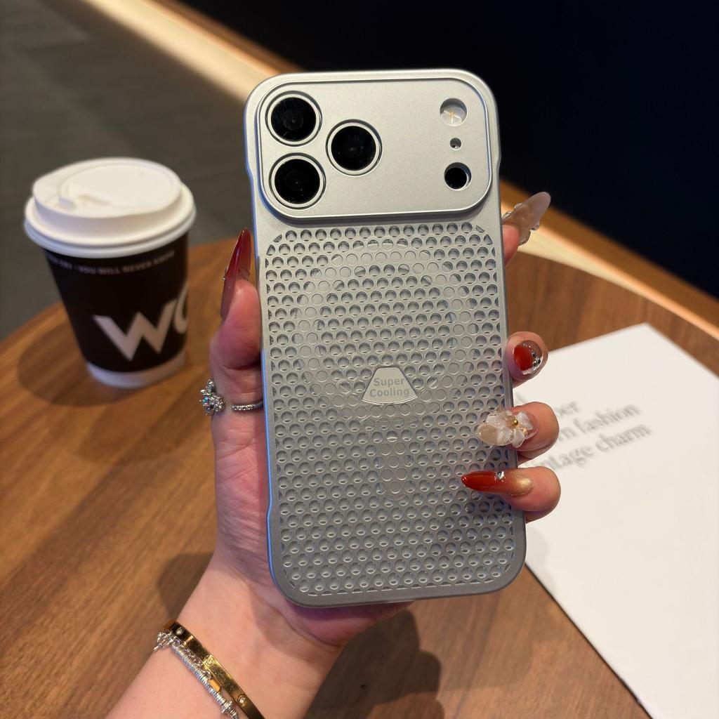 Applicable to iPhone17promax mobile phone case borderless honeycomb heat dissipation and breathability Apple 16 half pack magnetic protection
