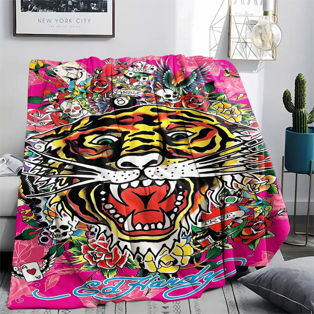 1Pc Hardy Tattoo Print Flannel Blanket, High quality Comfortable for All Seasons, Home Decor, Warmth and Comfort, Perfect for Christmas Gifts