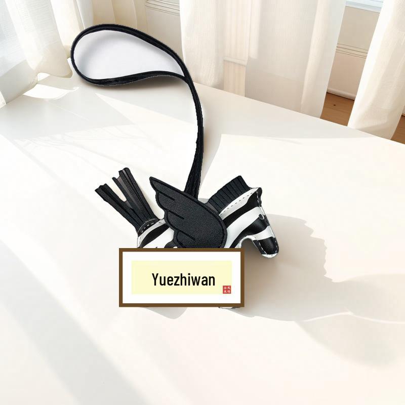 Pegasus Anhänger Schlüsselanhänger: Süßer Quaste, Kontrastfarbe, Cartoon-Einhorn-Anhänger aus Leder