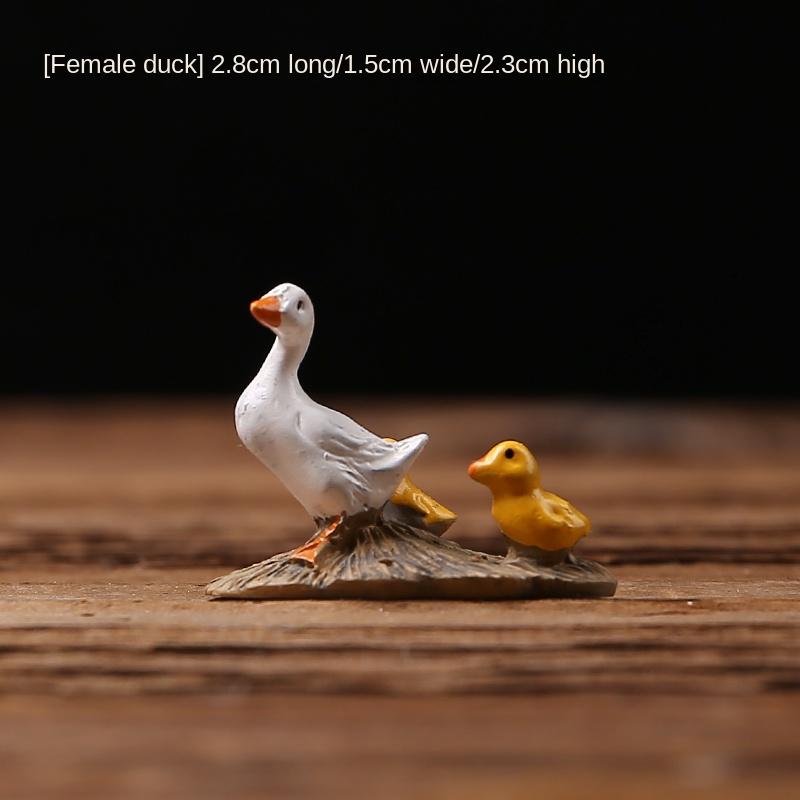 Furniture Model Synthetic Resin Pastoral Moss Micro Landscape Retro Nostalgic National Bonsai Mini Animal Miniature Decoration