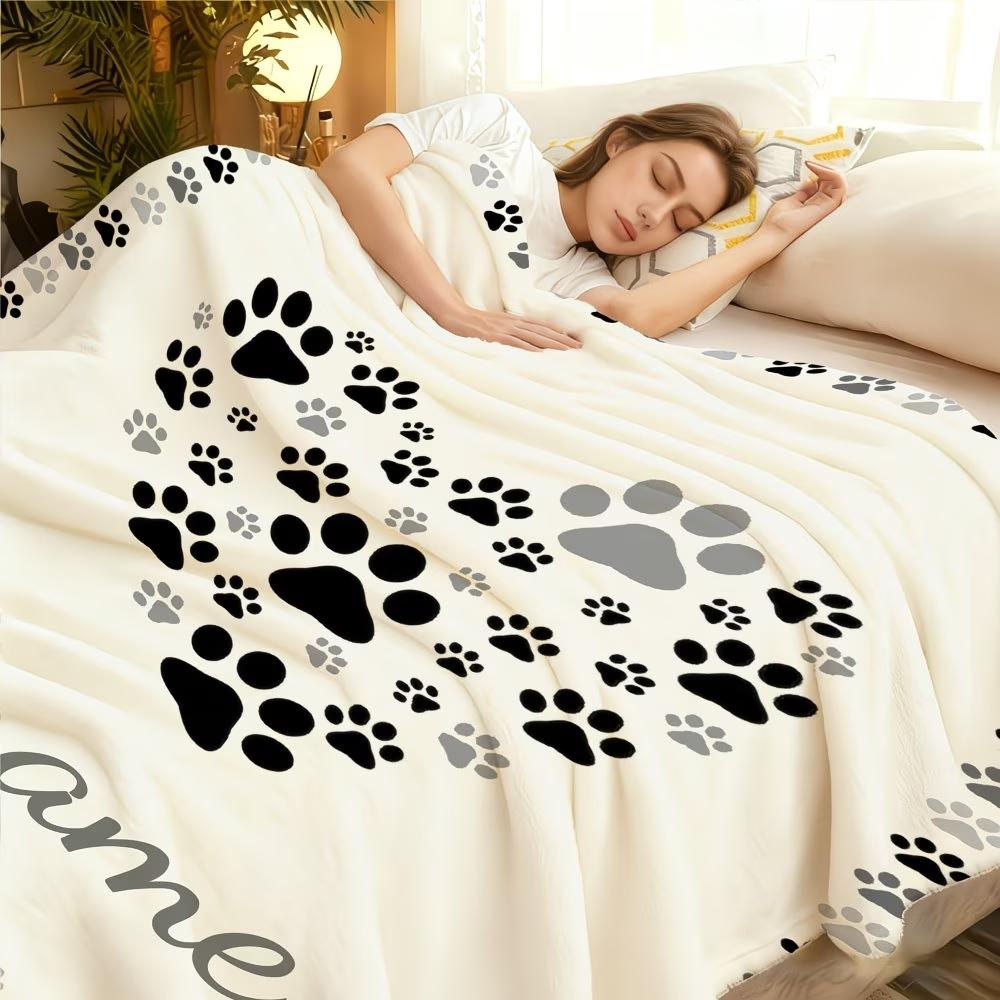 Custom Name/Text Heart-Shaped Dog Paw Pattern, Soft Flannel Material, Suitable For Sofas, Beds, Travel, As An Ideal