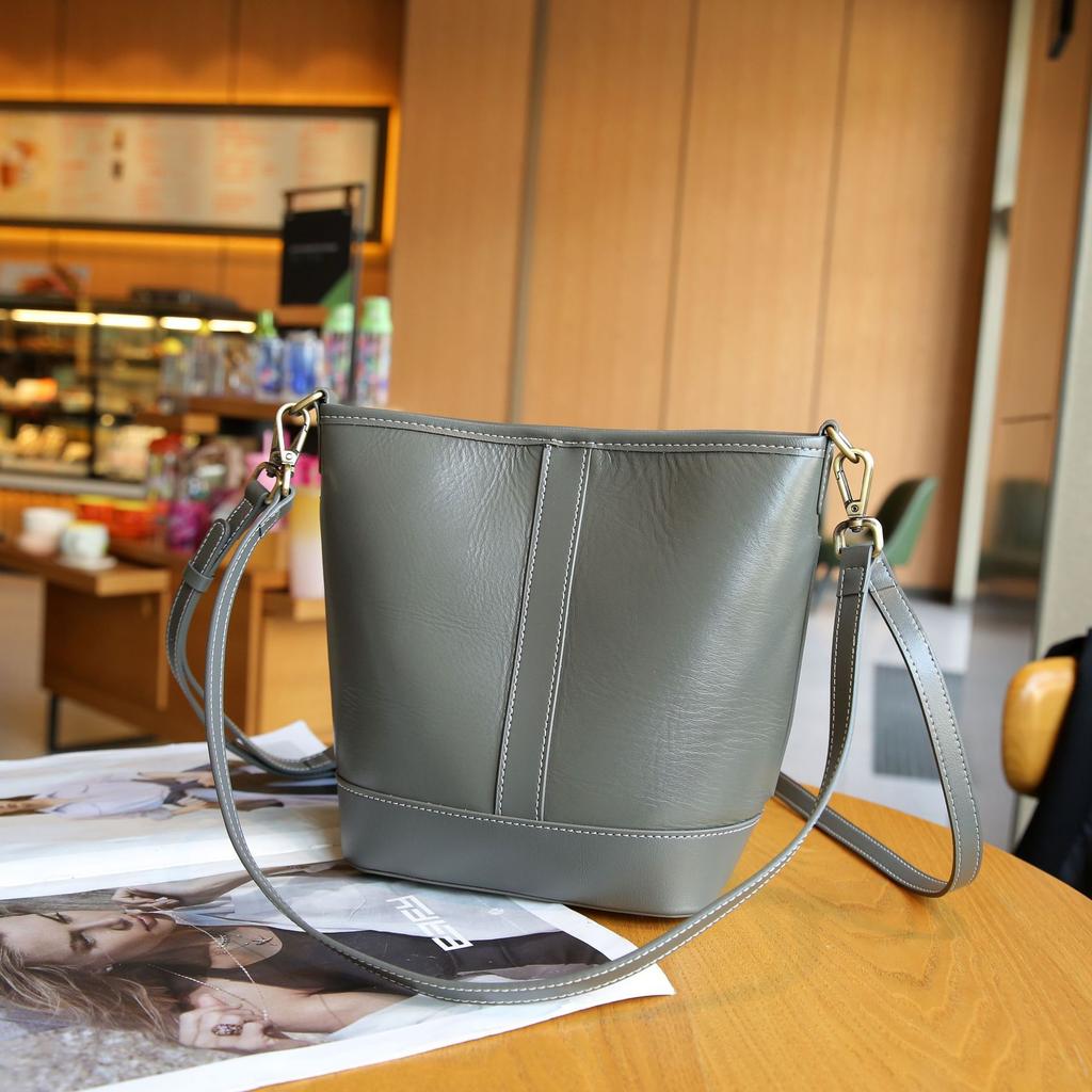 New High-end Commuting Bucket Bag for Women, Spring Crossbody Bag for Women, Genuine Leather Bag for Women, Single Shoulder Armpit Bag