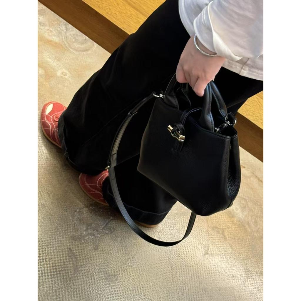 2025 Borsa da donna borsa a tracolla alta qualità primo strato pelle bovina borsa a secchiello portatile borsa di bambù versatile moda borsa in pelle da donna