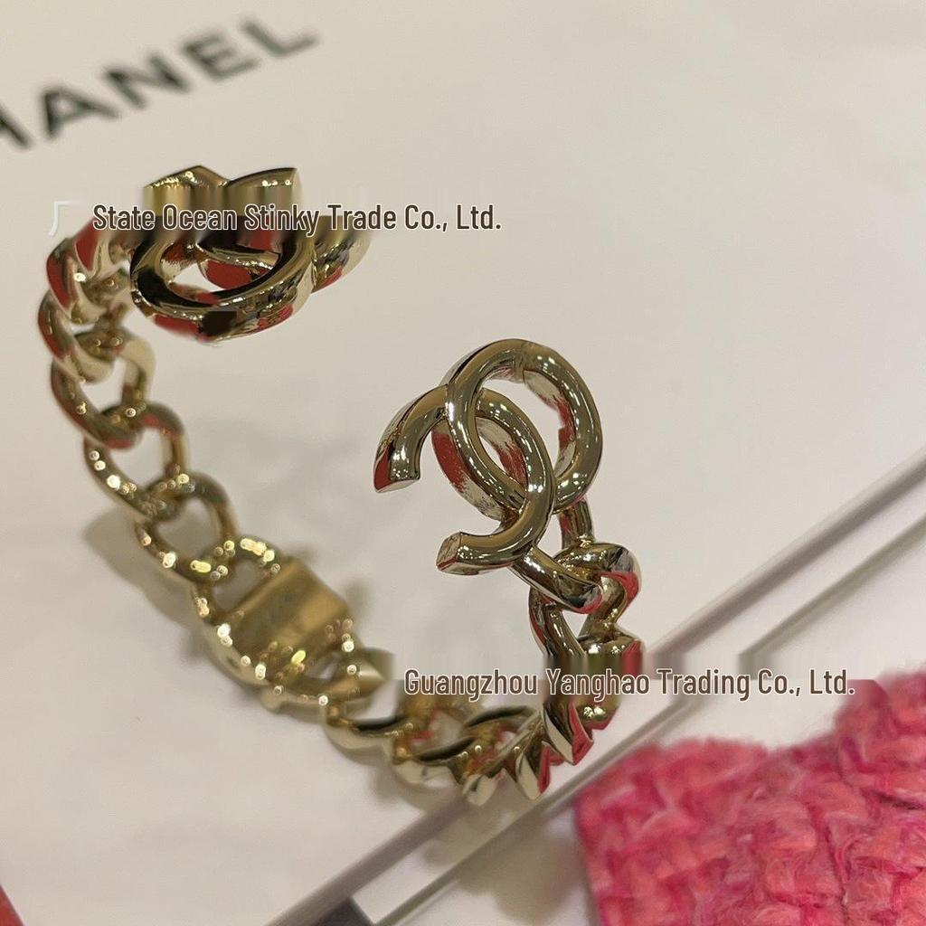 Seiko Hochwertiges Doppel-C-Design Damen-Armband im Coco-Stil