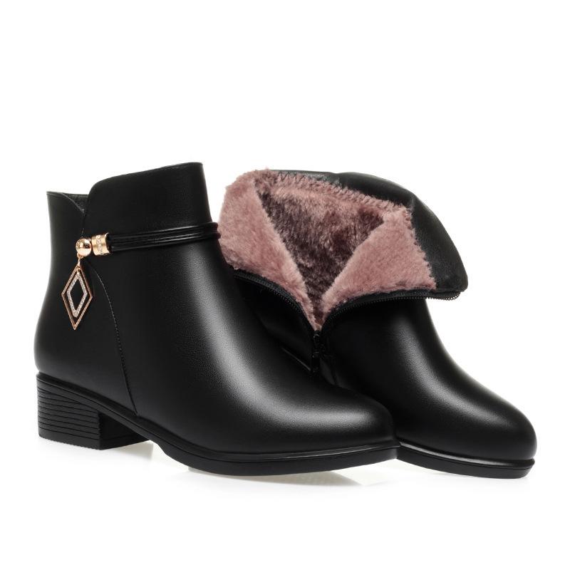 Mom shoes cotton shoes 2026 new Chinese women's shoes comfortable autumn and winter leather shoes velvet short boots versatile soft-soled boots