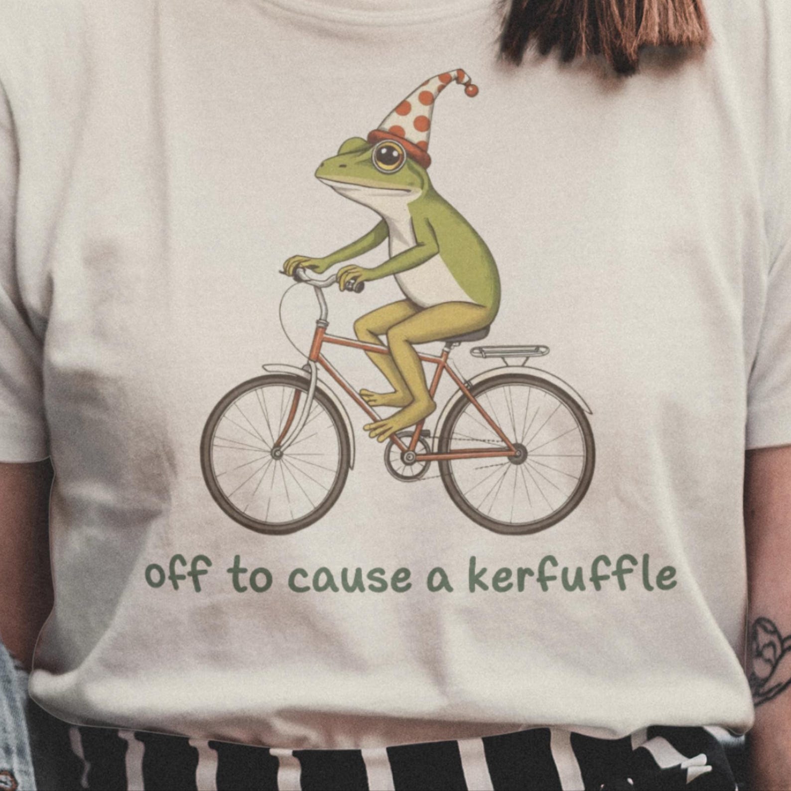Funny Frog Shirt: Weirdcore Meme Graphic Tee M