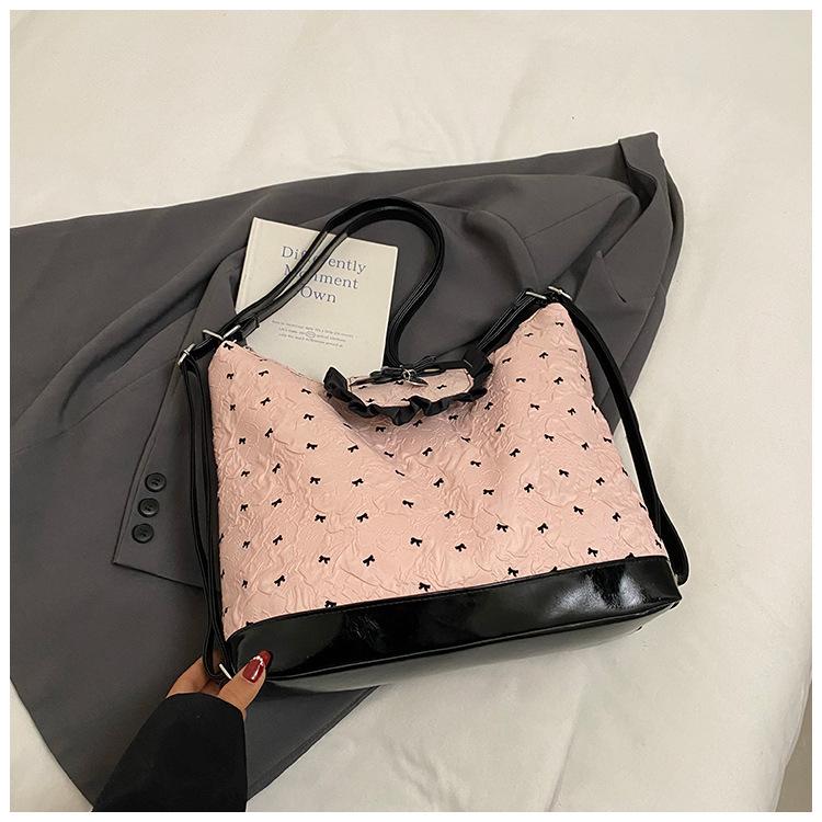 

Sweet tote bag women s bag 2025 new summer bow shoulder bag literary and leisure Tongkan portable tote bag чёрный