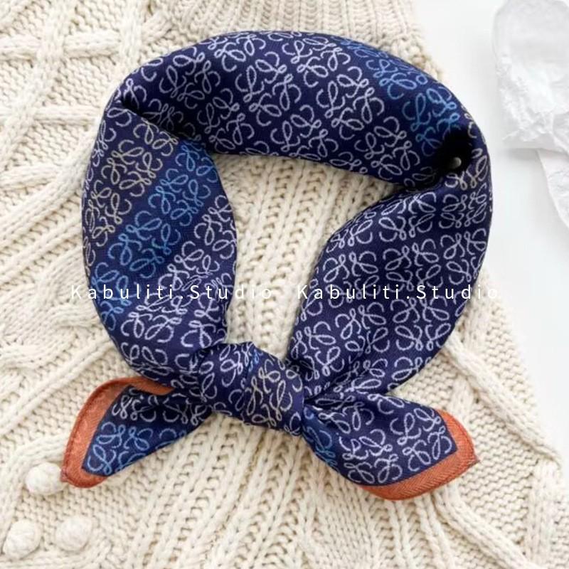 70x70cm Lightweight Square Scarf Women Vintage Black Floral Print Silk-Feel Neck Wrap UV Protection Stylish Accessory