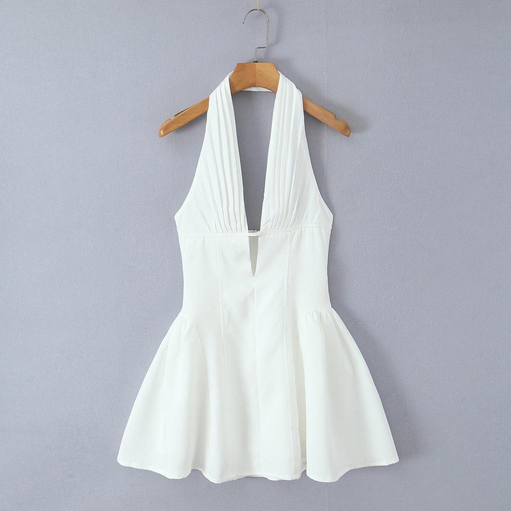 Elegant French-Inspired Backless V-Neck Halter Dress with Pleats and Wide Hem