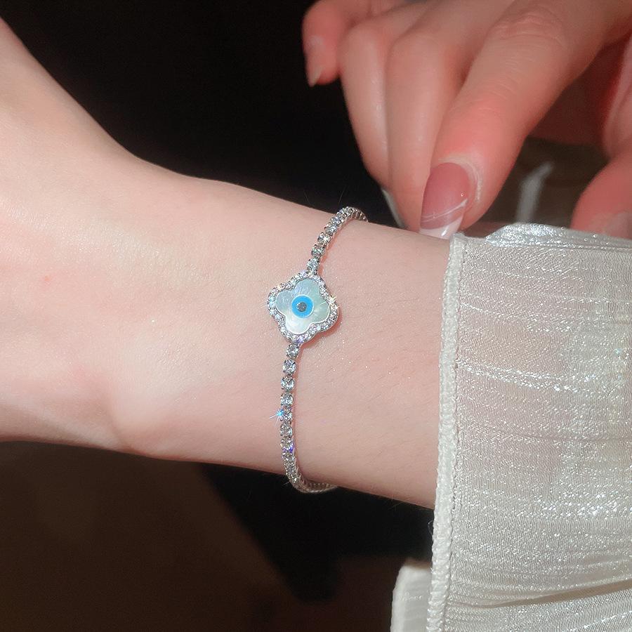 Elegant Geometric Zircon Mother-of-Pearl Flower Bracelet: Luxury Hand Jewelry for Women