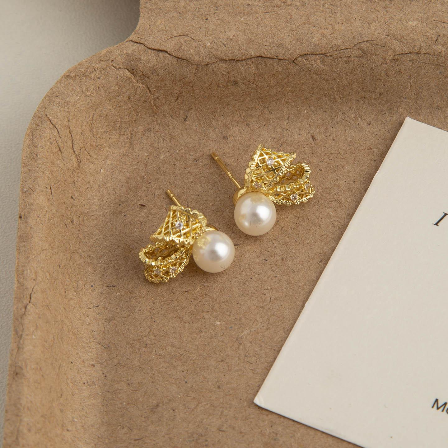 Korean Style Hollow Lace Bow Pearl Earrings for Women Ladies Sweet Temperament Stud Earrings Daily Wearing Jewelry Accessories