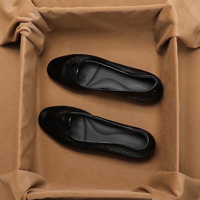 Super soft and beautiful, not tired feet 2025 French single shoes women's new flat-soled grandma shoes comfortable soft-soled small leather shoes