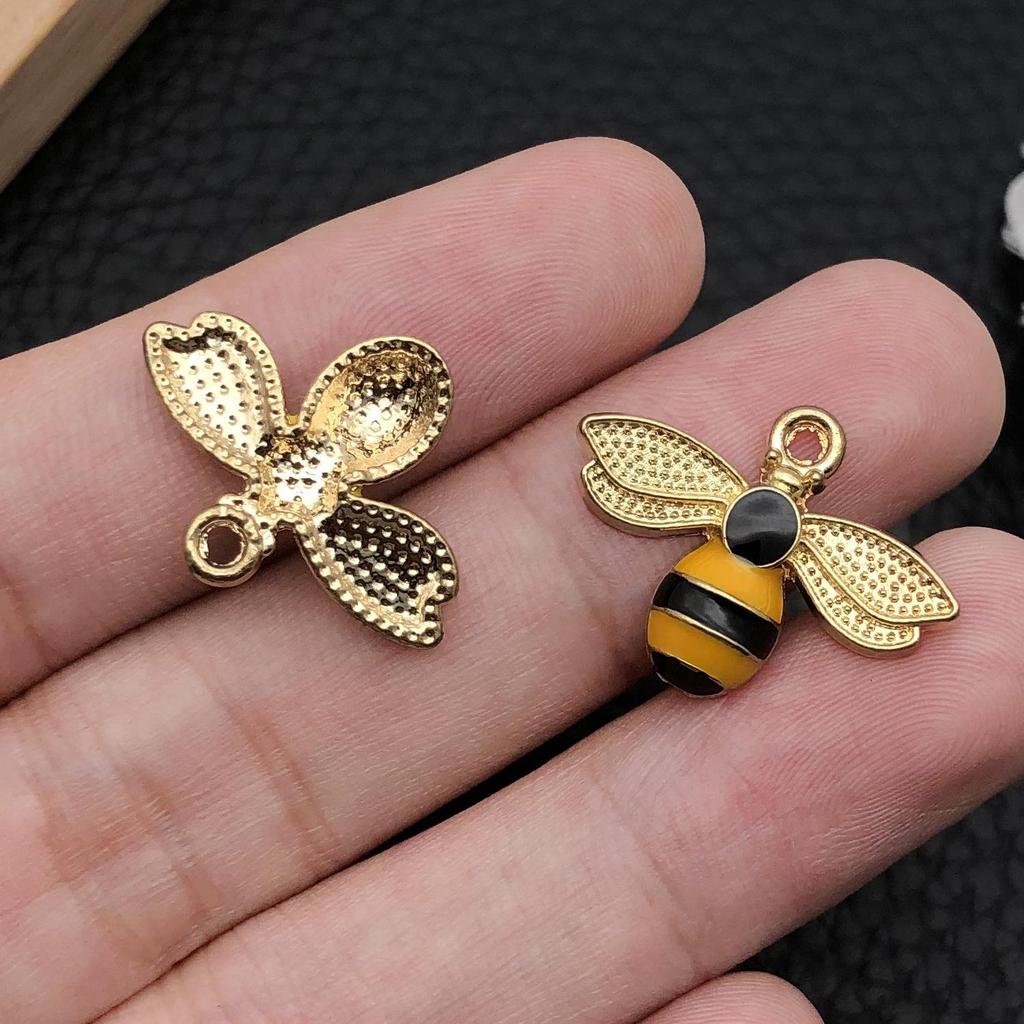 Drip Oil Bee Honey Pot Pendant Keychain Accessory