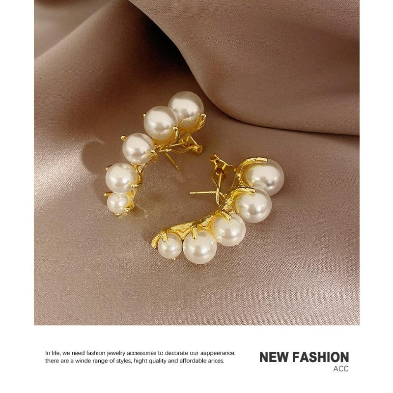 Pearl earrings - influencer-approved, unique & chic studs - minimalist, trendy & edgy jewelry