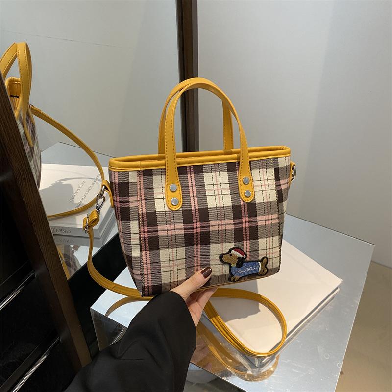 

Корейская нишевая дизайнерская сумка женская 2025 новая осенне-зимняя модная милая сумочка универсальная повседневная сумка-мессенджер светло-желтого