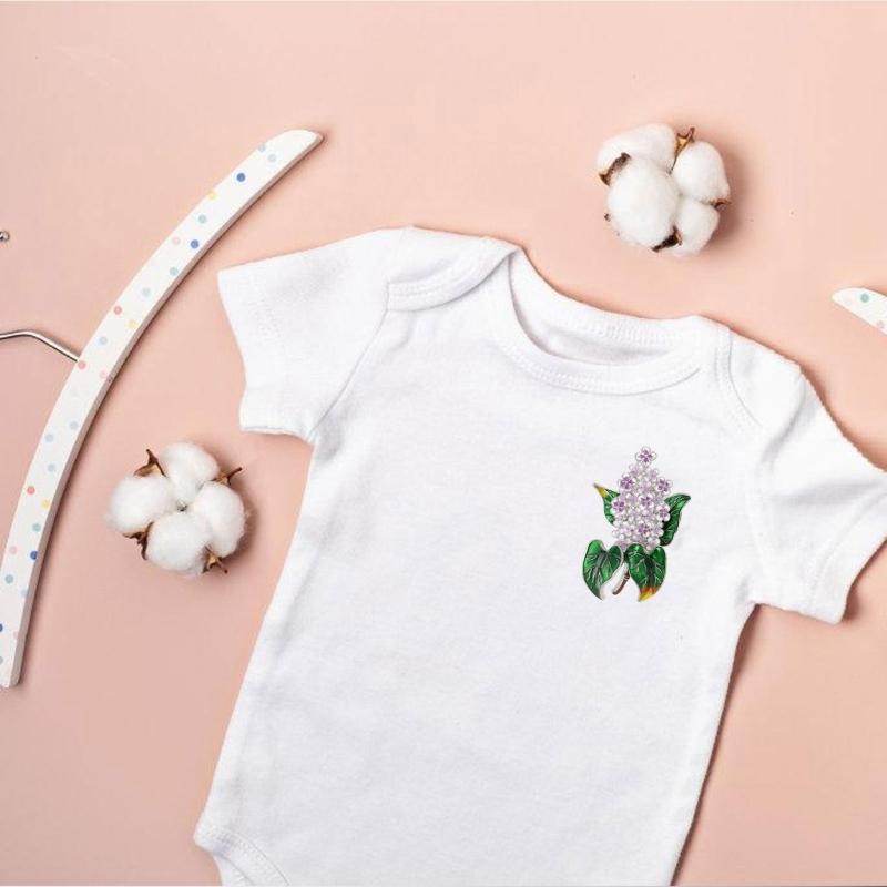 Elegante Hortensienblüten-Brosche mit künstlerischem Design, gefertigt aus robuster Legierung und Emaille zur Modeaufwertung