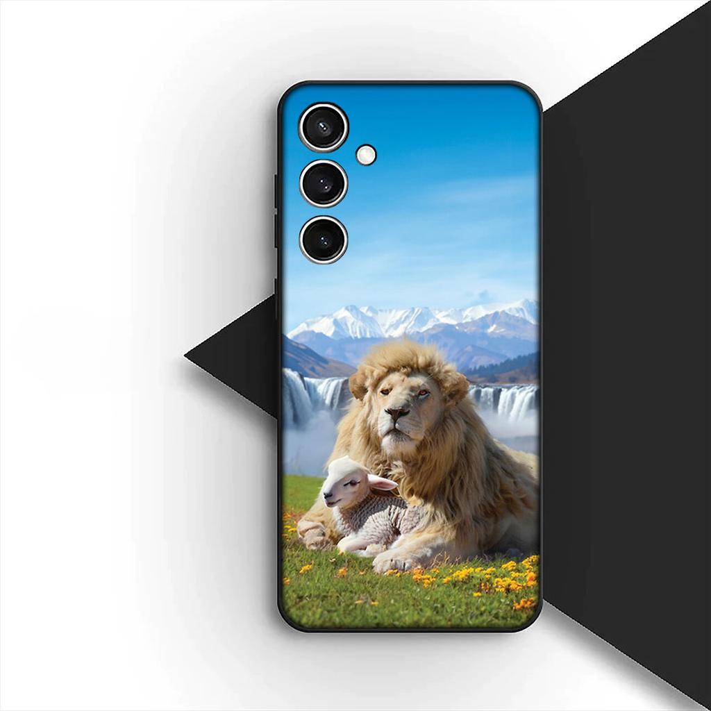 Casing for Motorola Moto G55 G45 G75 G85 G35 Edge 50 30 Fusion 40 NEO Ultra Pro Phone Cover Soft Case Lion Stalking Wolf Art
