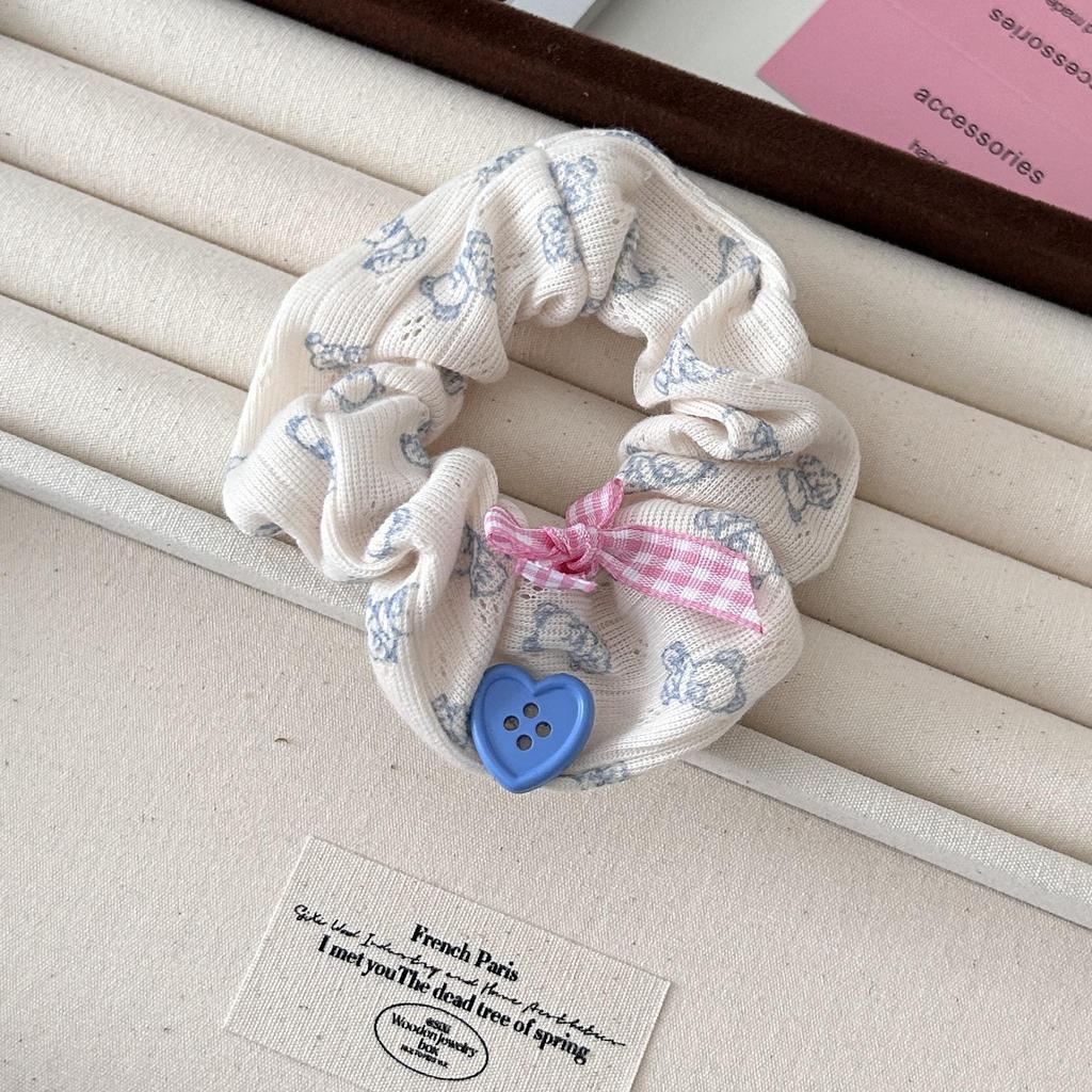 Medvěd zůstávající doma: Roztomilá pletená mašle scrunchie gumička do vlasů pro dívky, ručně vyráběný vlasový doplněk