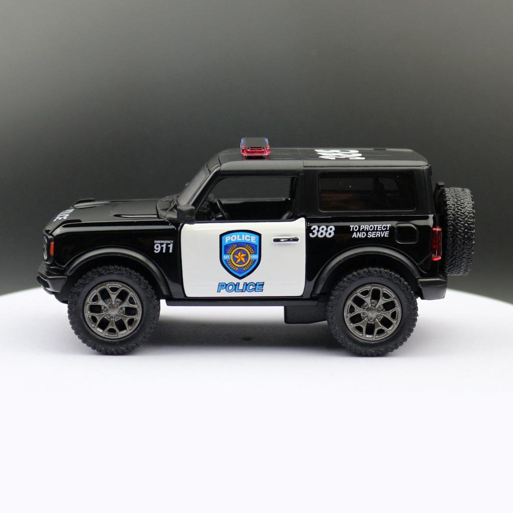 Model autíčka 1/34 2022 Ford Bronco Policejní SUV Sportovní Odlévaný Miniaturní Vozidlo Kolekce Dárek pro Děti Chlapce Dítě