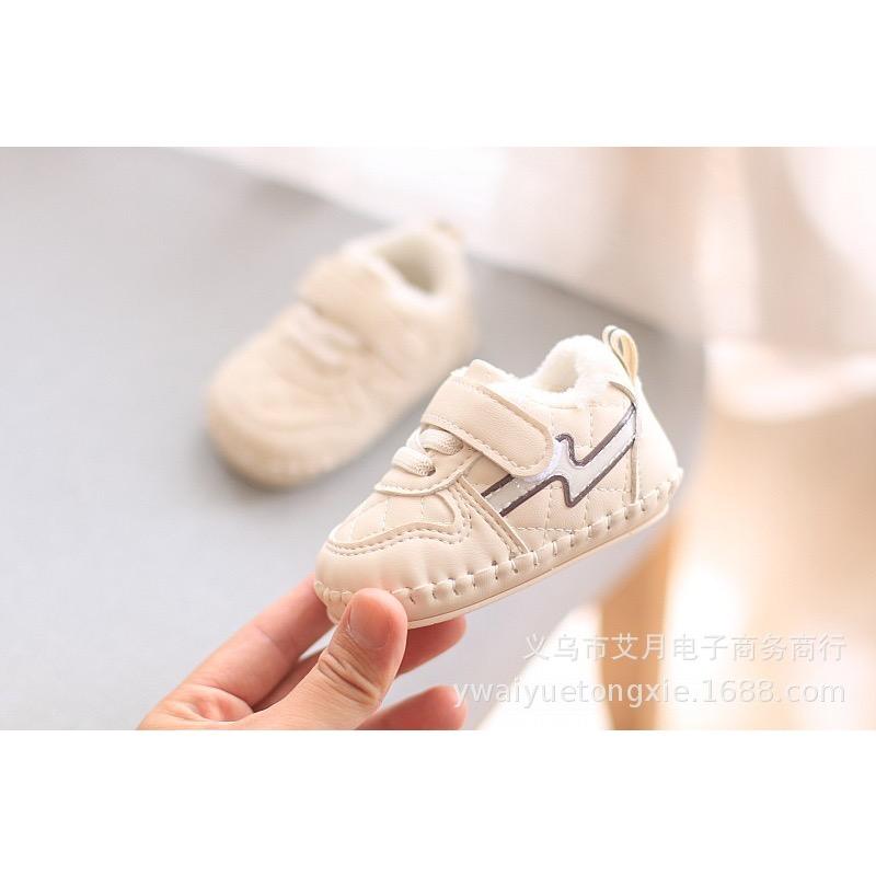 Winter One-year-old Boys and Girls Baby Walking Shoes Soft Soles 6-12 Months Infants and Young Children Shoes Warm Cotton Shoes Fall