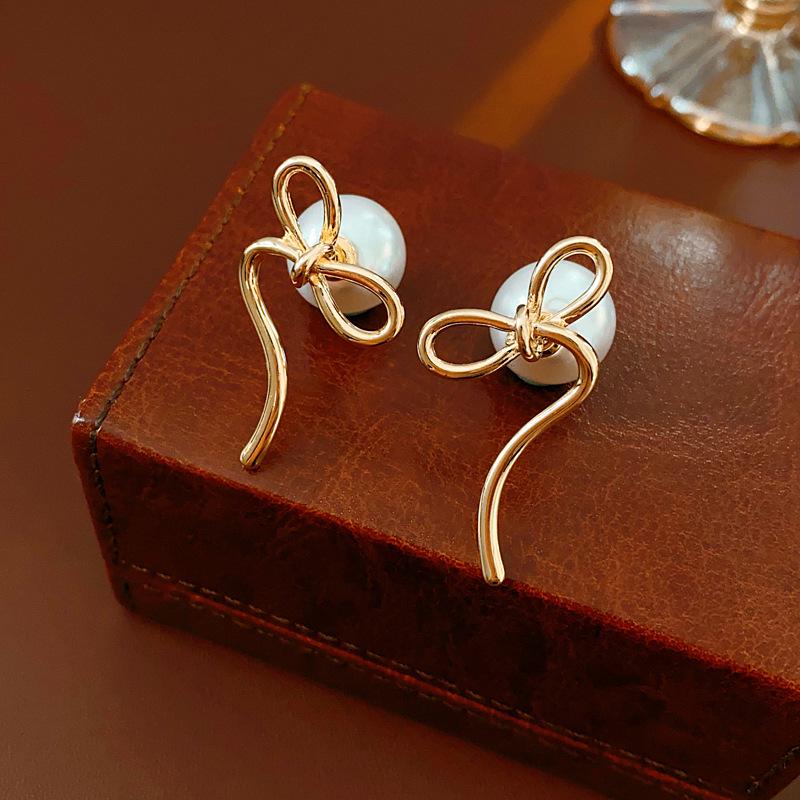 

Elegant Metallic Bow and Faux Pearl Gold-Plated Stud Earrings for Women