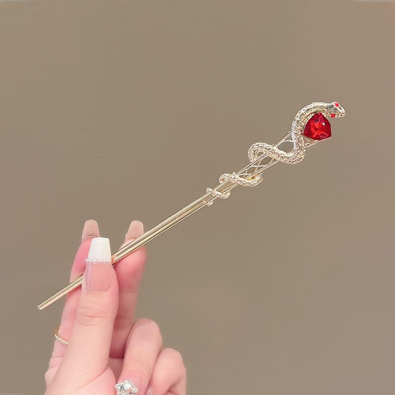 Elegant Red Rose Tassel Hairpin - U-shaped Hair Accessory for Women, Perfect for Updos and Traditional Attire.