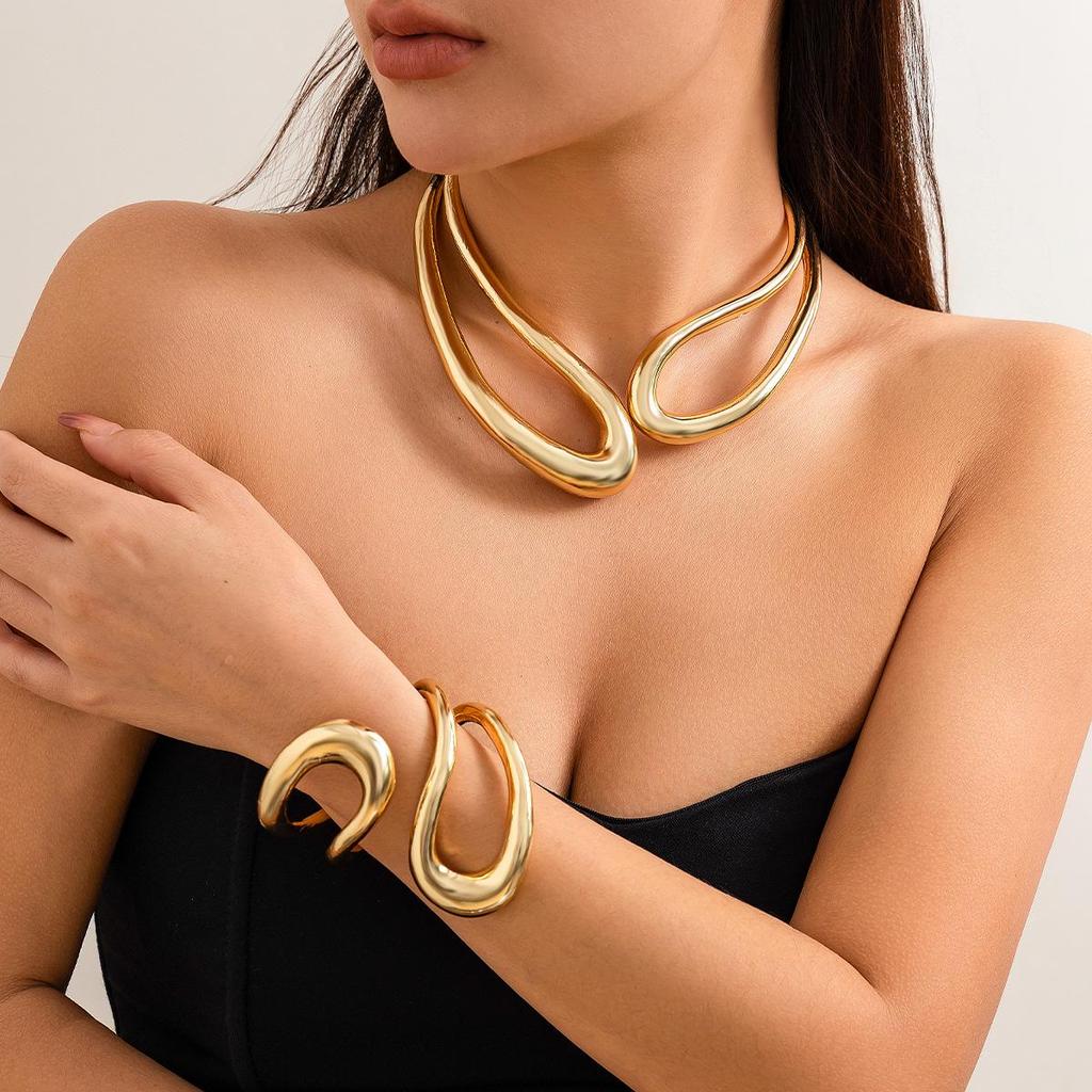 Glossy Retro Irregular Round Metal Choker Necklace for Women