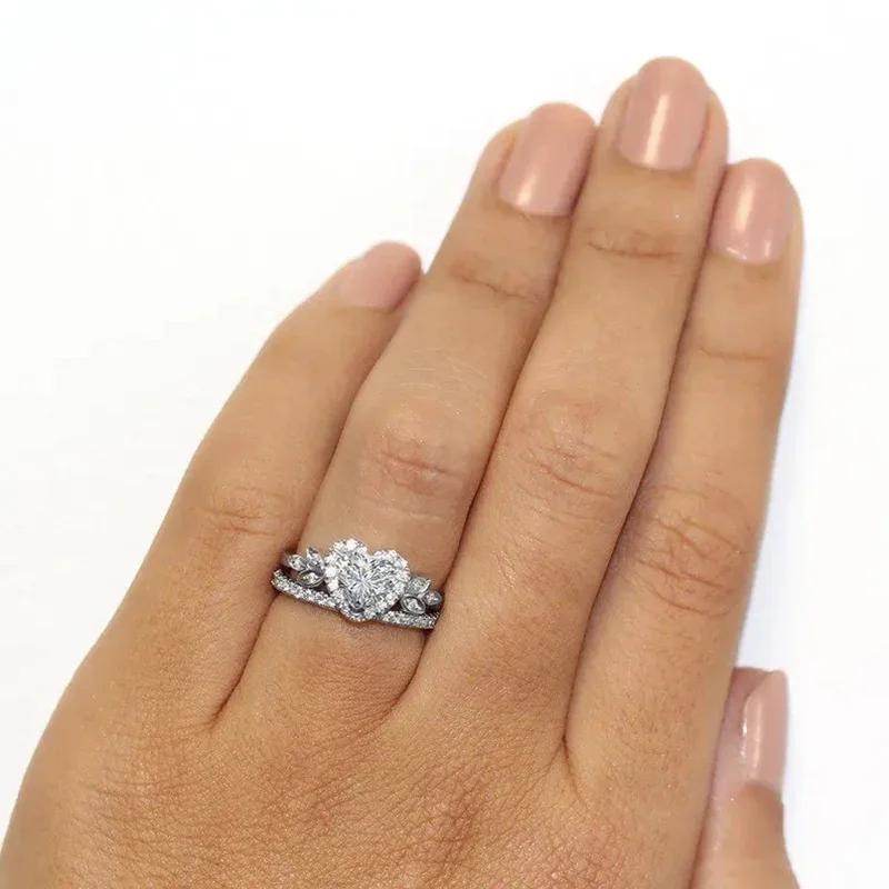 Huitan Fashion Love Heart Rings Set Bright 2Pcs Shiny Cubic Zironia Finger Accessory for Women Delicate Promise Wedding Jewelry