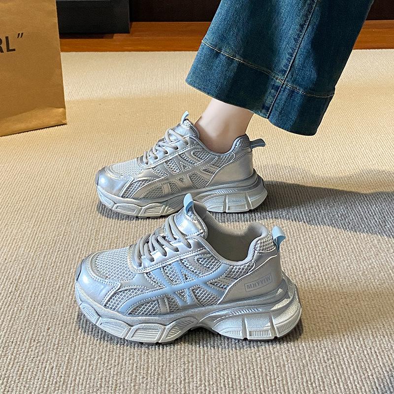 thick-soled mesh lace-up little white shoes for women in the summer of 2025, new fashionable and versatile, comfortable, thick-soled and lightweight