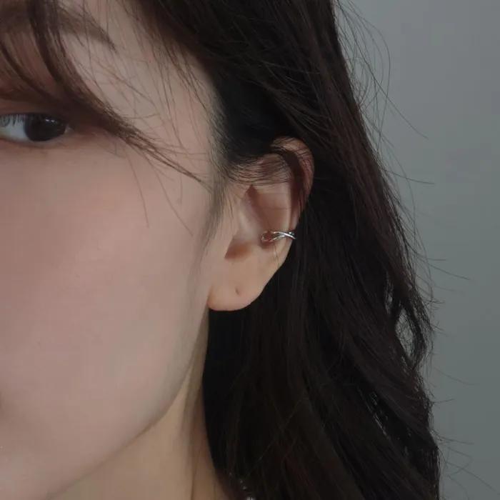 New. Plante Simple Ear Cuff