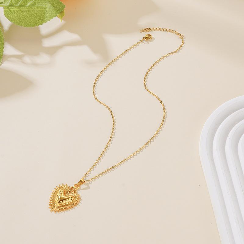 Luxurious 18K Gold Heart Pendant Necklace for Women - Stainless Steel