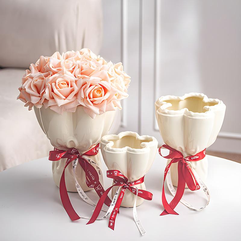 Mini Ceramic Vase for Handheld Bouquets, Home Decor Tabletop Vase, High-Value Gift for Best Friend Wedding, Creative Small Vase