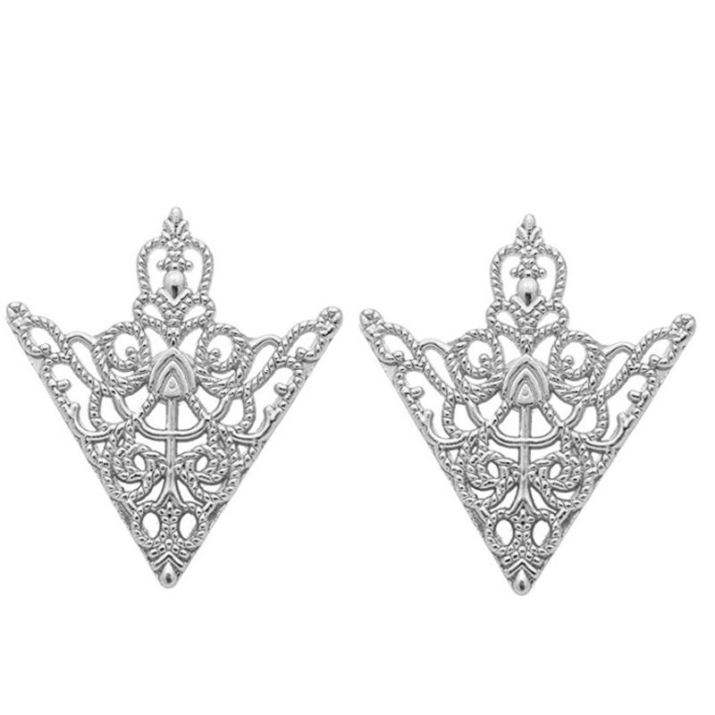 Stylish Alloy Brooch Hollow Pattern Collar Angle Palace Retro Triangle Shirts Collar Pins Women Men Jewelry