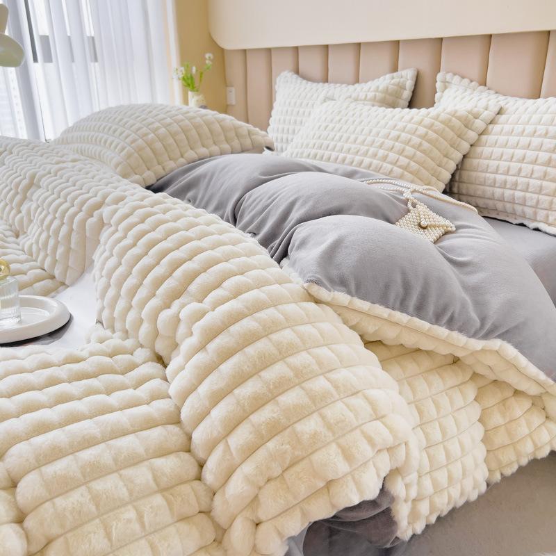 Rabbit Fleece Four-Piece Set, Thickened Milk Fleece Bed Sheet, Coral Fleece Quilt Cover, Three-Piece Flannel Bed Hat On The Bed